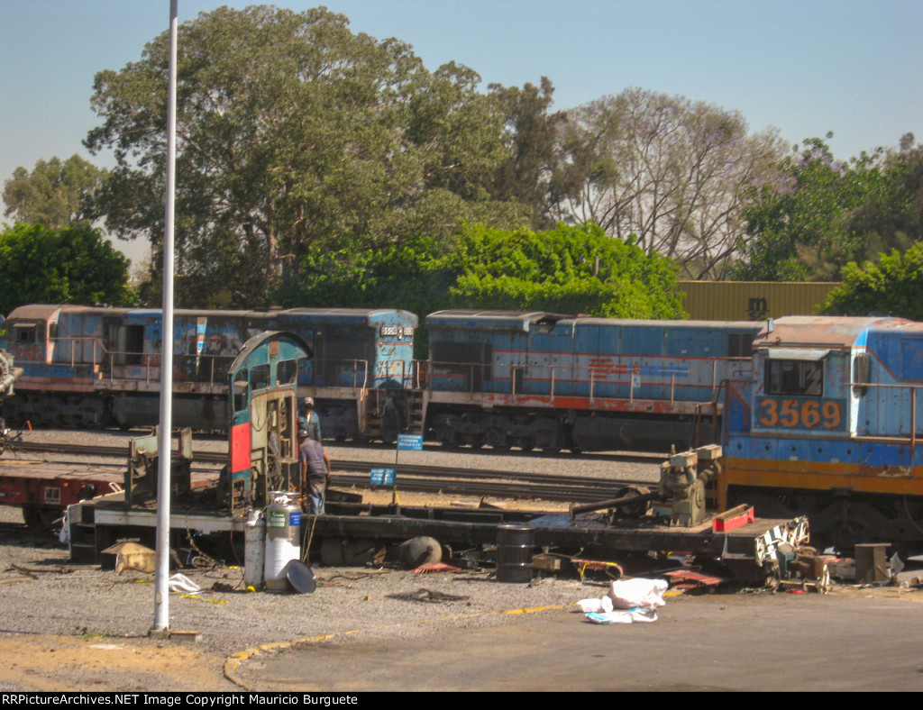 FXE SW10 Locomotives being scrapped